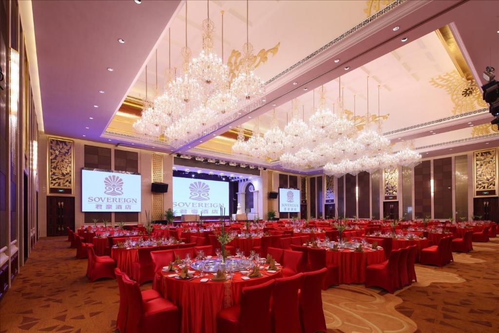 Sovereign Hotel Чжаньцзян Екстер'єр фото