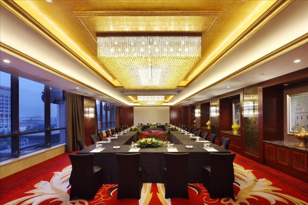Sovereign Hotel Чжаньцзян Екстер'єр фото