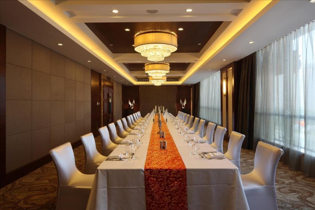 Sovereign Hotel Чжаньцзян Екстер'єр фото